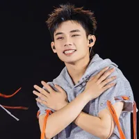 Nguyễn Hữu Sơn ( Swan Nguyễn )