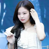 Jennie Kim (em)