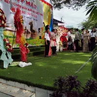 cả trường