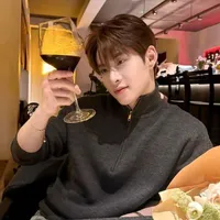 Hoàng Hùng ( 18 tuổi )