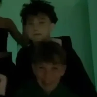 con vợ của Misha và Baida