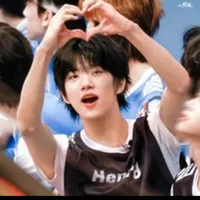 Trương Hàm Thụy/henry