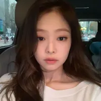 𝘒𝘪𝘮 𝘑𝘦𝘯𝘯𝘪𝘦 [ em ]