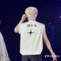 Nguyễn Hoàng Bách (jeyb)