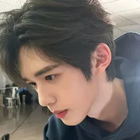Quan Tuấn thần/@Q.Tuấn thần