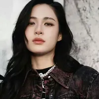 Lingling Kwong - Cô