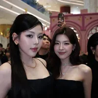 con người tạo ra bộ truyện này