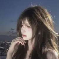 Hoàng  Nhi - thư kí