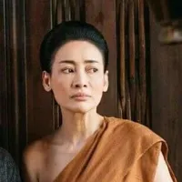 Yai Im ( người hầu già )