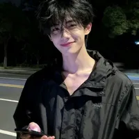 Vương Thiên Long–anh tư