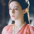 Phu nhân 1 ( mẹ ruột thiên thạch)