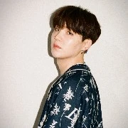 jeon yoongi( anh trai jungkook)