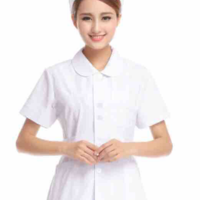 Y tá/ điều dưỡng.