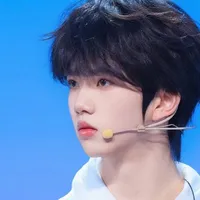 Trương Hàm Thụy / @Henry209