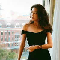bà Lệ (mẹ nữ9)