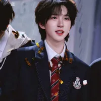 Hạ Tuấn Lâm_cậu
