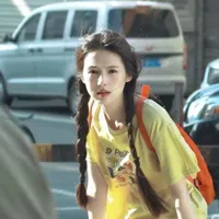 Dương Lệ Vuy. ⁰⁹