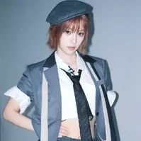 Hoàng Xán Xán-X