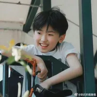 Tả Kỳ Hàm lúc bé