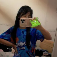 Nina / chị gái tg