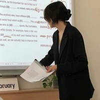 Giáo viên nữ