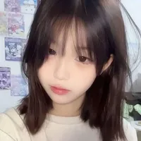 na na - người ngồi cạnh cô 