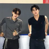 cả hai