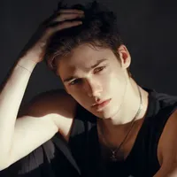 Geun Wonshik - Cứu Thương