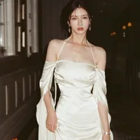 Dương Tuyết Lệ ( Mẹ anh +  Omega lặn )