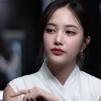 Freen Sarocha - Trúc Anh (cô)