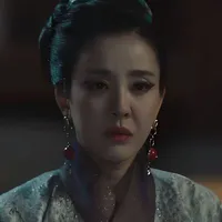 Hoàng hậu Yoo.