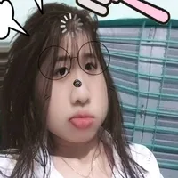 Con này bị khùng=))