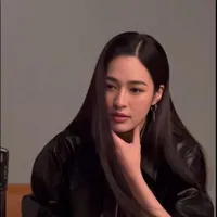 Lingling Kwong ( cô )