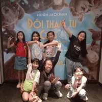 tất cả(trừ ba mẹ hen ra )