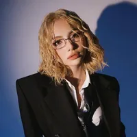 Hiền Mai ( cô )