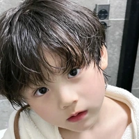 Hoàng Hiếu lúc nhỏ 