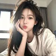 Trần Hạ Vy(cô)