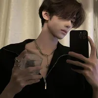 Võ Hoàng Long - cờ đỏ