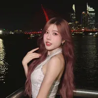 Nguyễn Thùy Trang//chị//