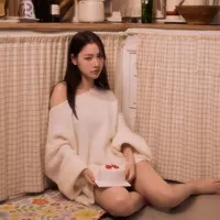 Ploy Jhutamas Pakonworrawong(nàng)