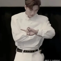 dương đeo mic