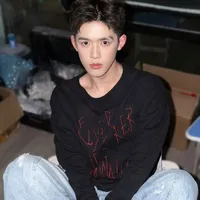 Quan Tuấn Thần - Hắn¹