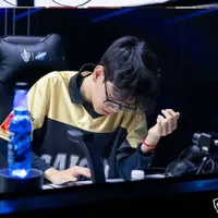 Tấn Khoa / bin_dzaitop1
