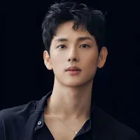 "Yim Si-Wan"