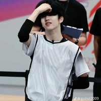 Trương Hàm Thụy "y"