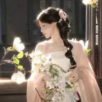 Lục Lạc Y