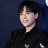 Lê Quang Hùng (phone)