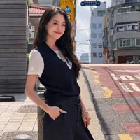 Giang Ngữ Thần < chị >