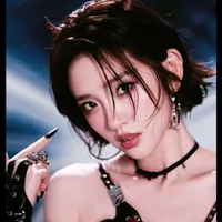 Đường Nghệ Hân < H >