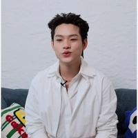 Bùi Trường Linh (má của ngọc )